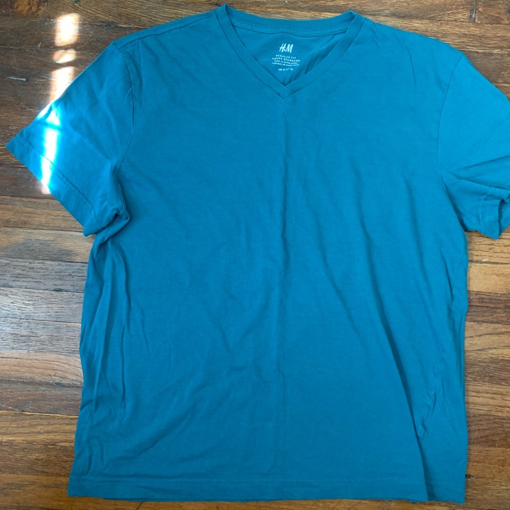 Men’s H&M tee